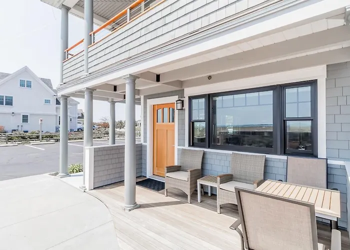 Lighthouse Suites At Pine Point